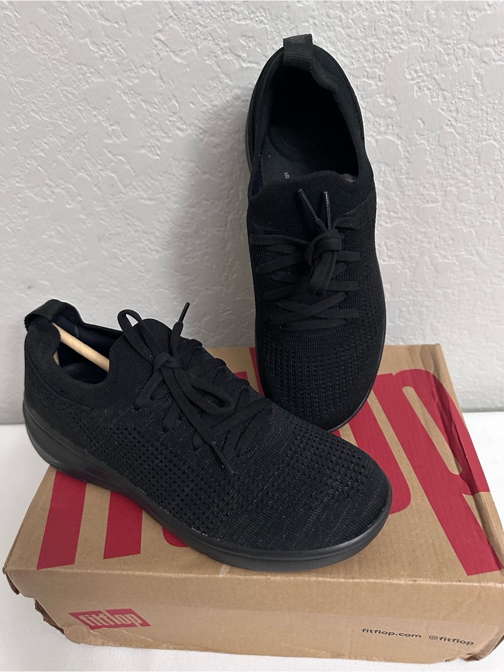 FitFlop Women’s Super-Q Knit Size 7 Black Slip On Laced Sneakers